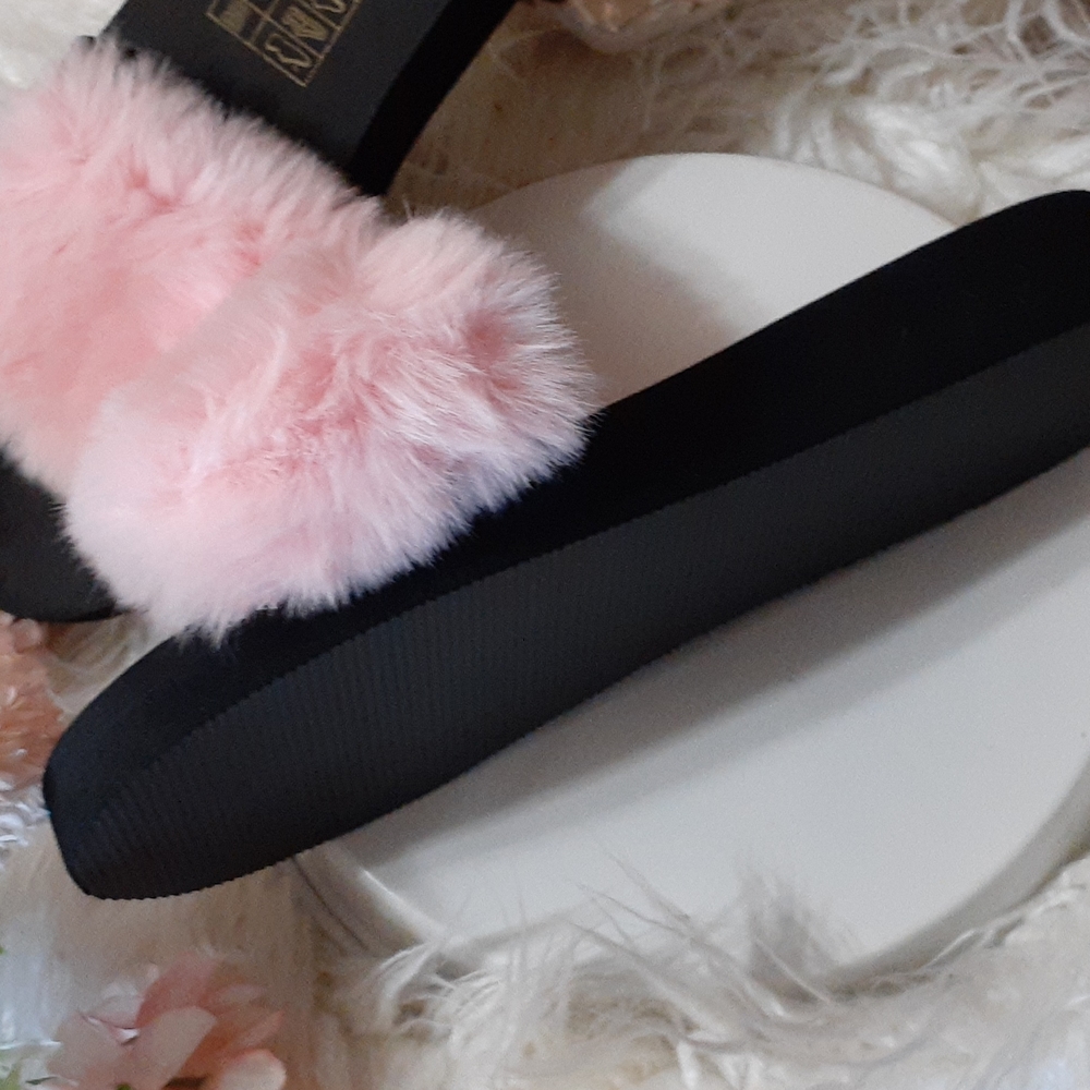 Pink fluffy Slide Sandal💕 - Picture 2 of 2